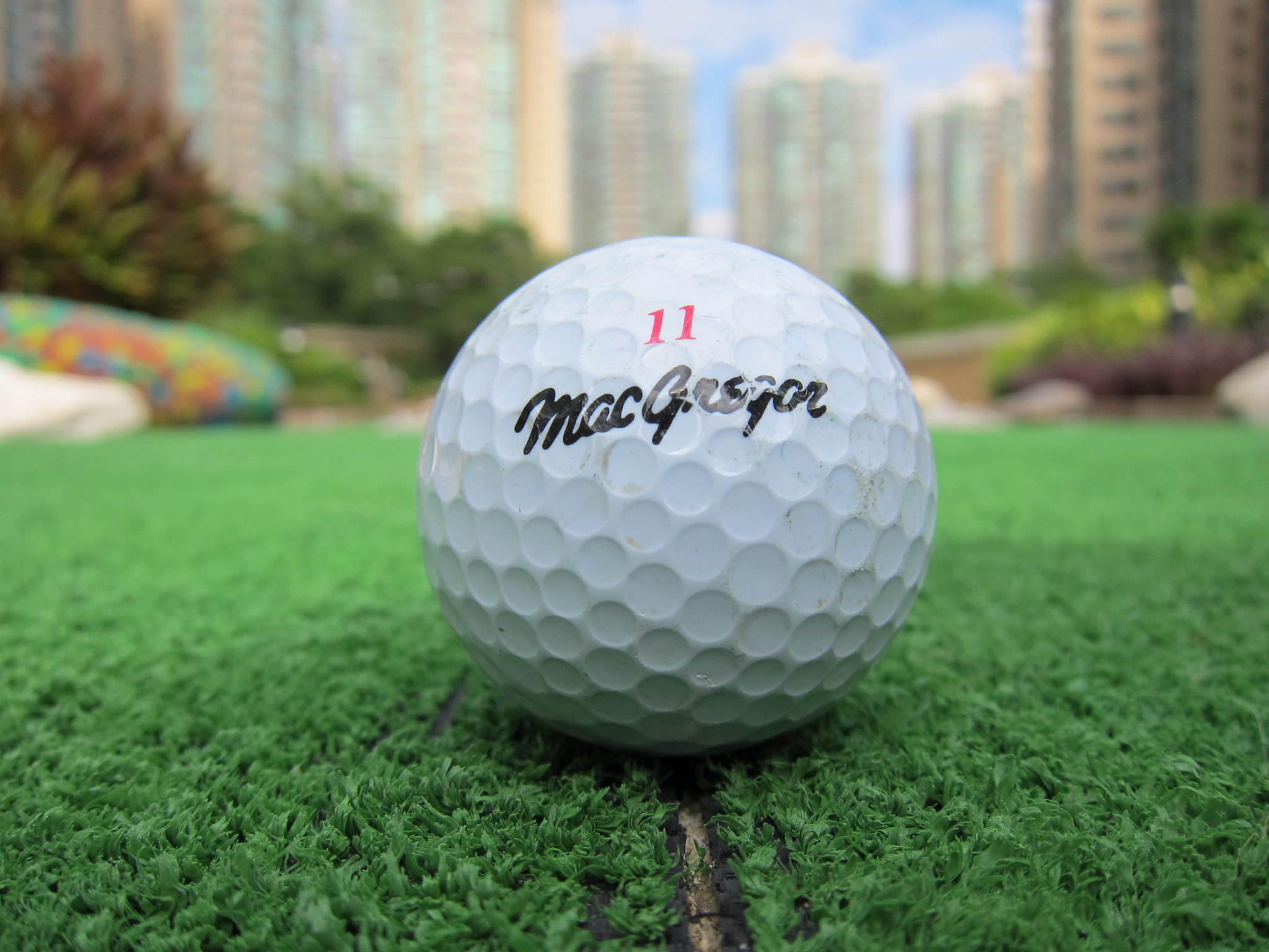 mini-golf-ball-macgregor.jpg