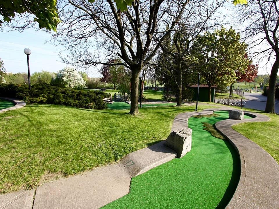 Minigolf fairways in Centennial Park Golf Centre