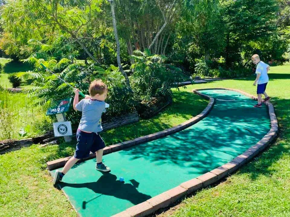 Kids are playing mini golf in Stan's Driving Range & Miniature Golf